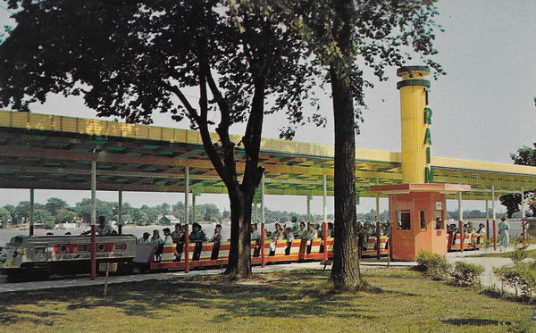 Bob-Lo Island - Postcard Of Train